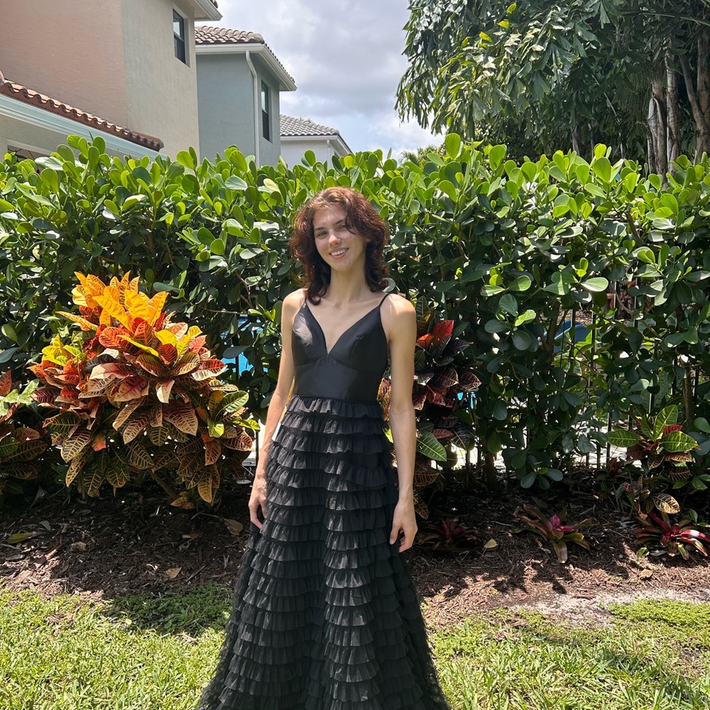 Elegant Black Evening Gown, Size 3-4 - Picture 2 of 7